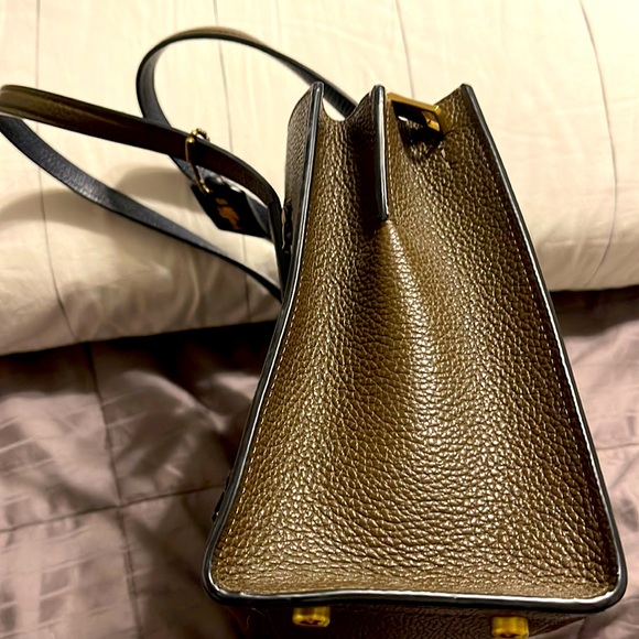 SLIGHTLY USED COACH PURSE - OLIVE GREEN - Picture 5 of 8